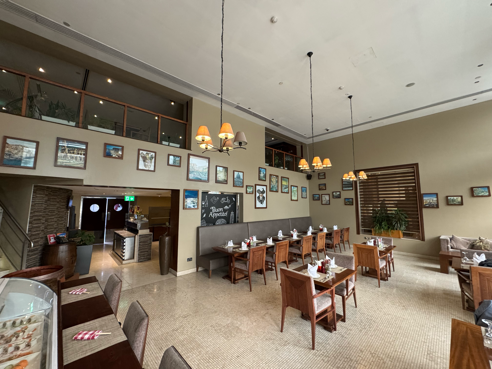 Salute (Italian Bistro & Sushi Bar )