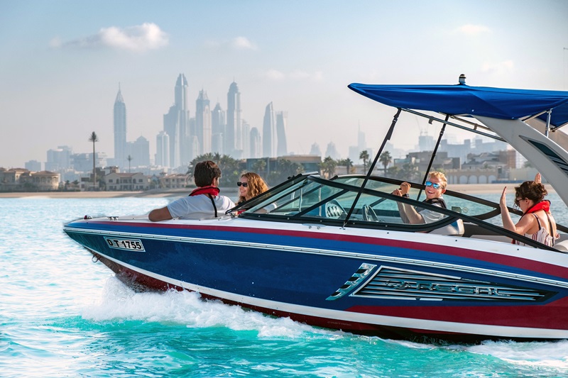 جولة بالقارب السريع